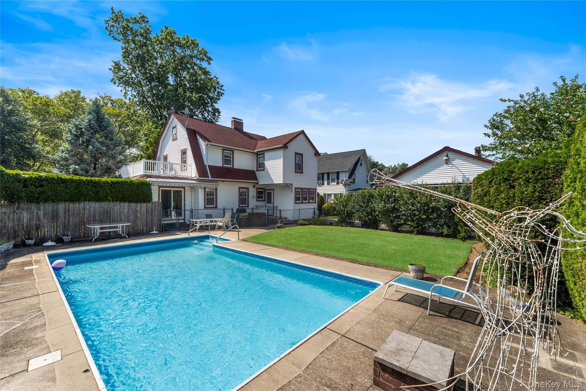 Exterior, Pool