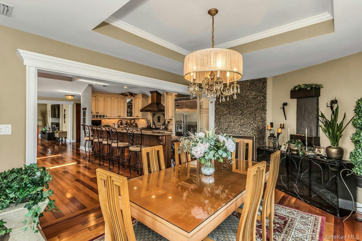 Chandelier, Dining room, Interior, Kitchen, Stainless Steel Appliances, Wood Texture Flooring