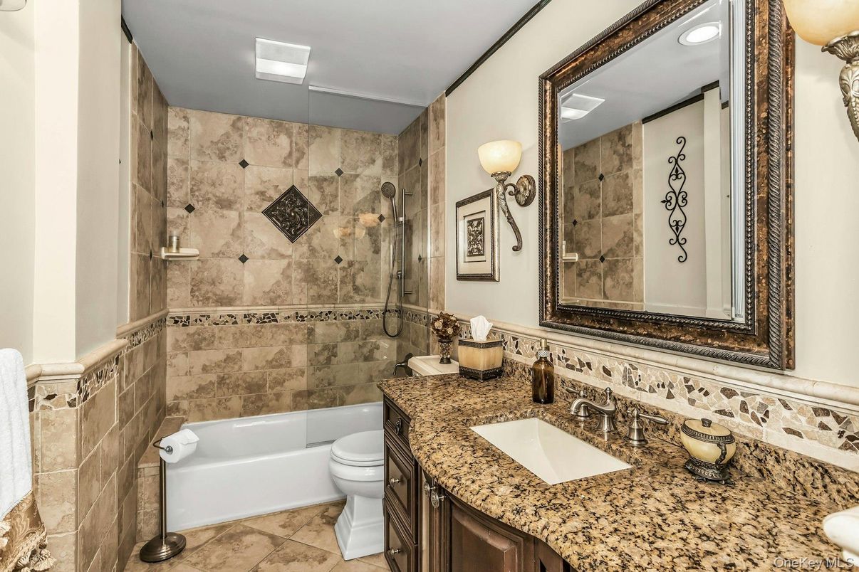 Bathroom, Interior, Recessed Lighting