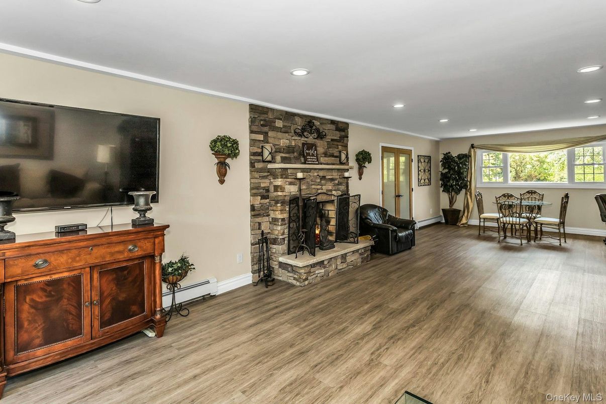 Dining room, Fireplace, Interior, Recessed Lighting, Wood Texture Flooring