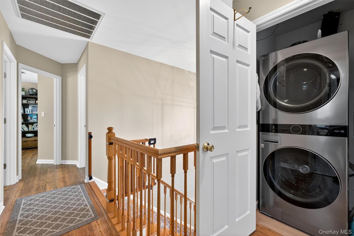 Interior, Utility Closets, Washer, Wood Texture Flooring