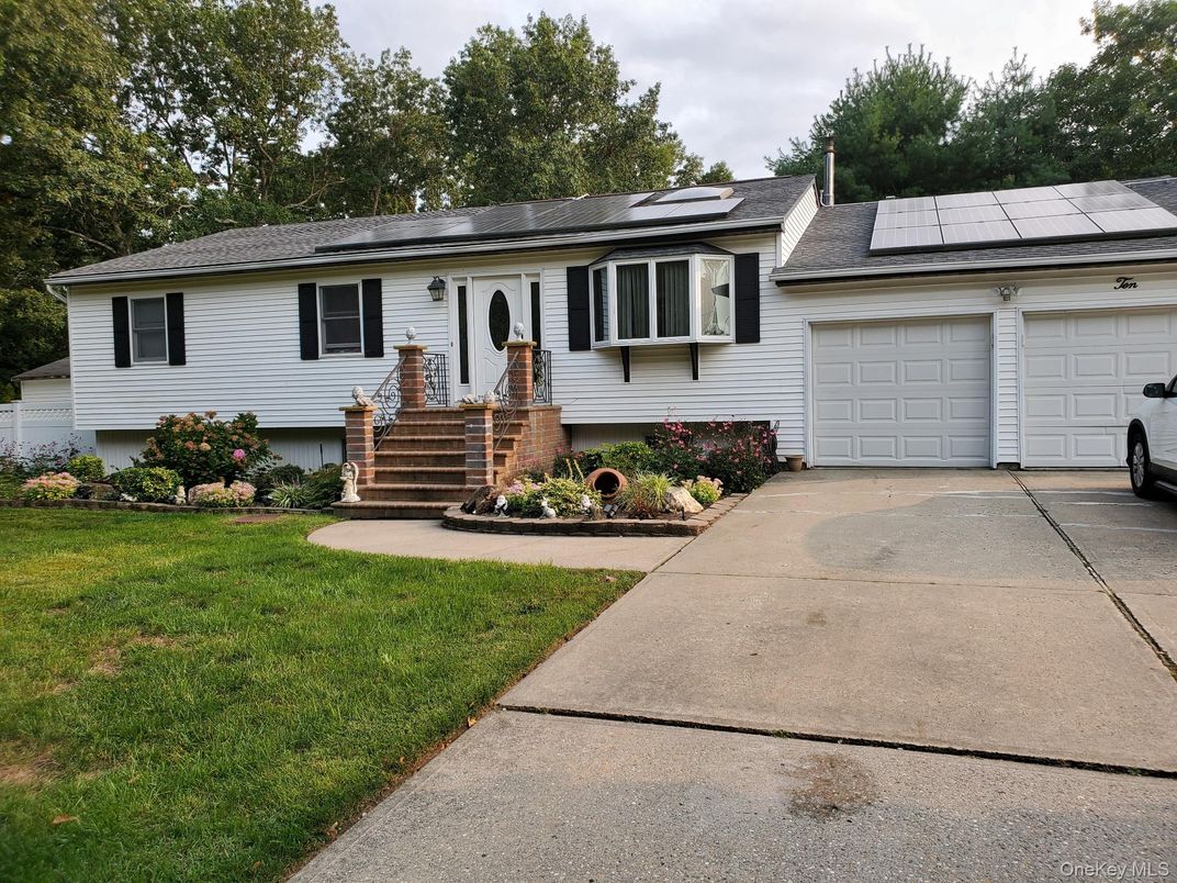 Attached, Exterior, Facade, Solar Panels, Raised Ranch