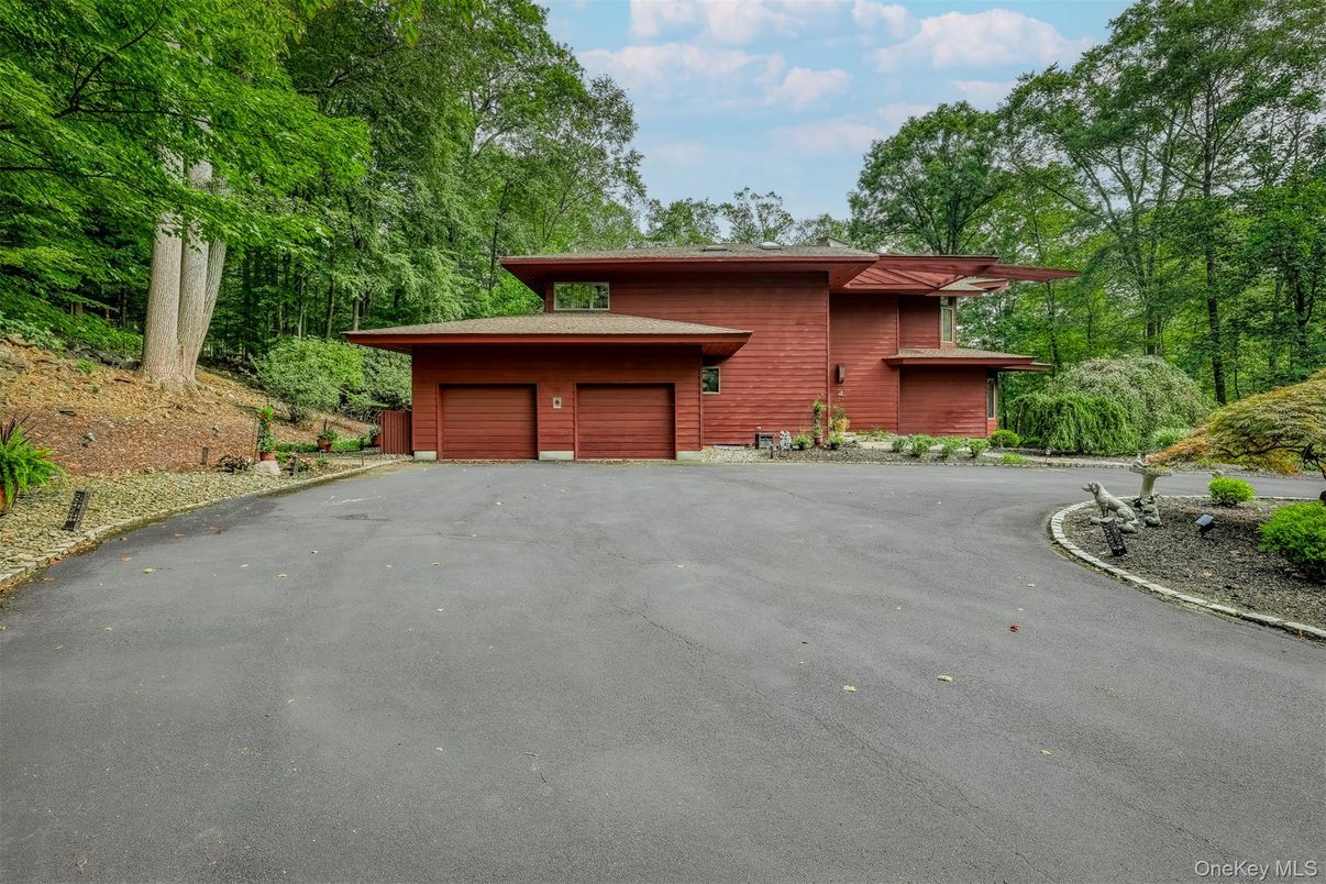 Detached Garage, Exterior