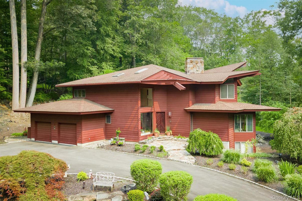 Attached, Exterior, Facade, Log Home