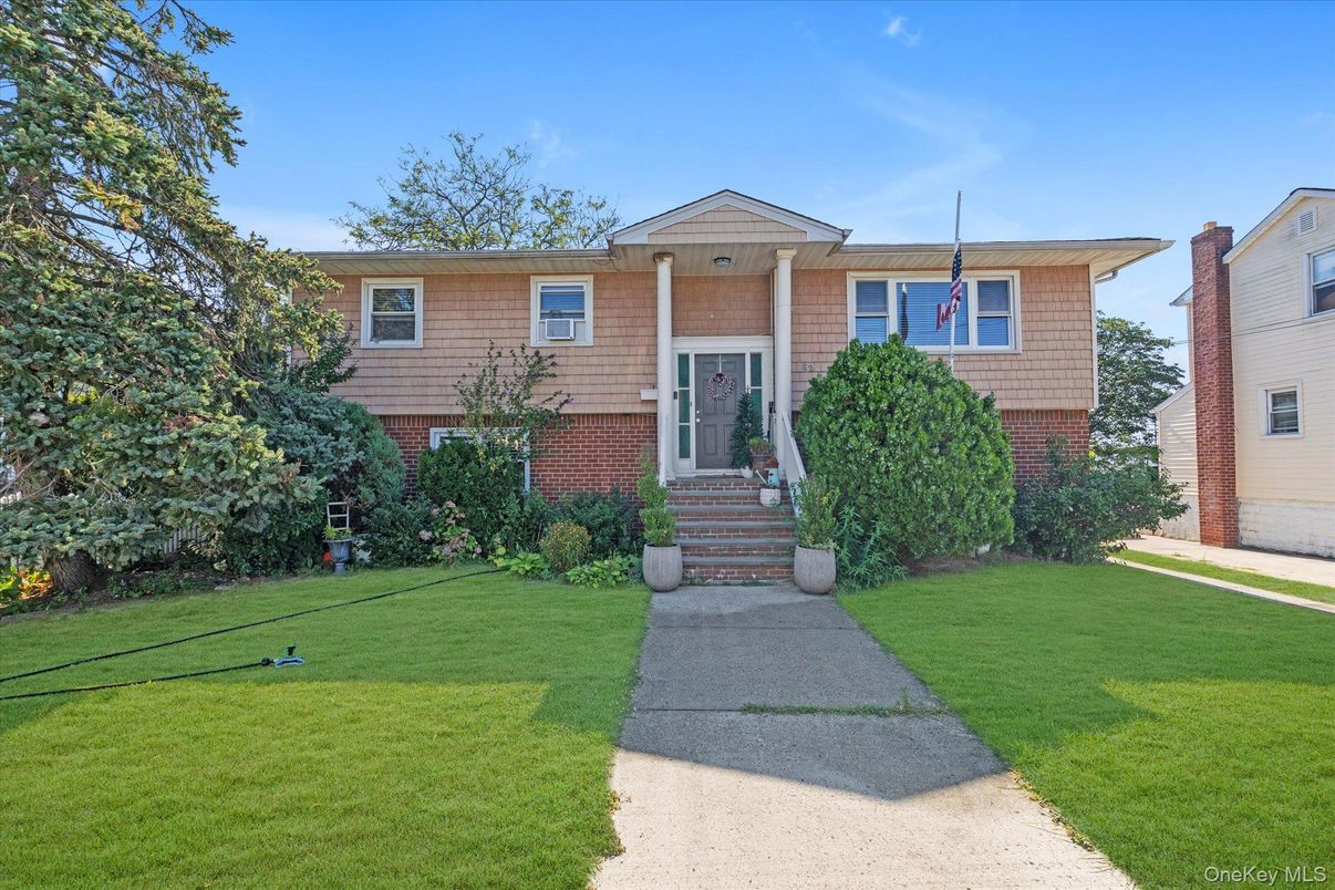 Exterior, Facade, Brick Facade, Raised Ranch