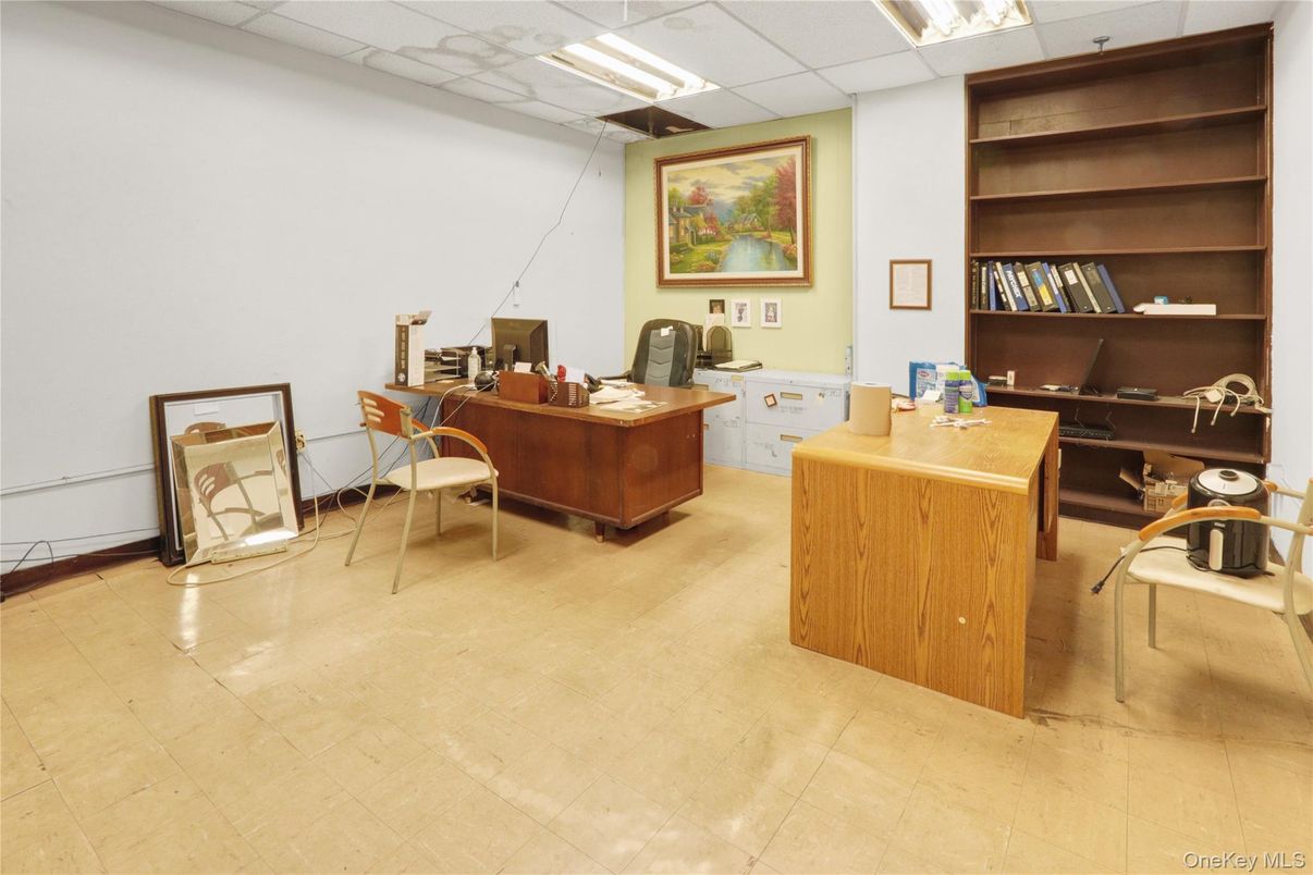 Home Office, Interior