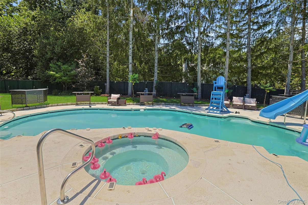 Exterior, Playground, Pool