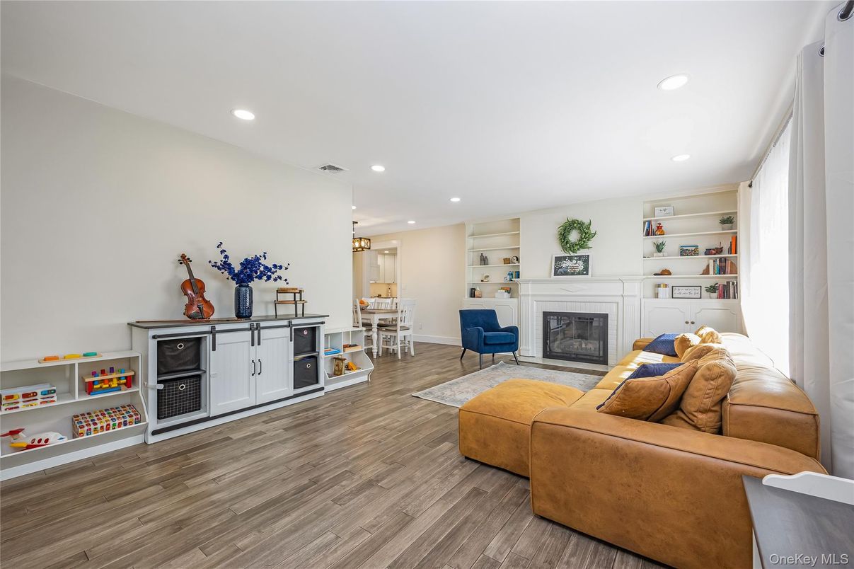 Dining room, Fireplace, Interior, Living room, Pendant Lights, Recessed Lighting, Wood Texture Flooring