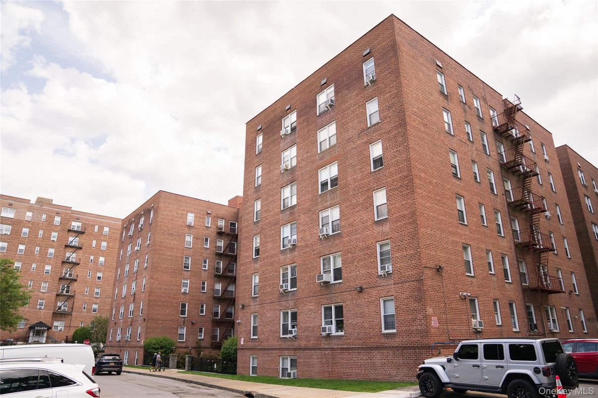 Exterior, Facade, Condo Building