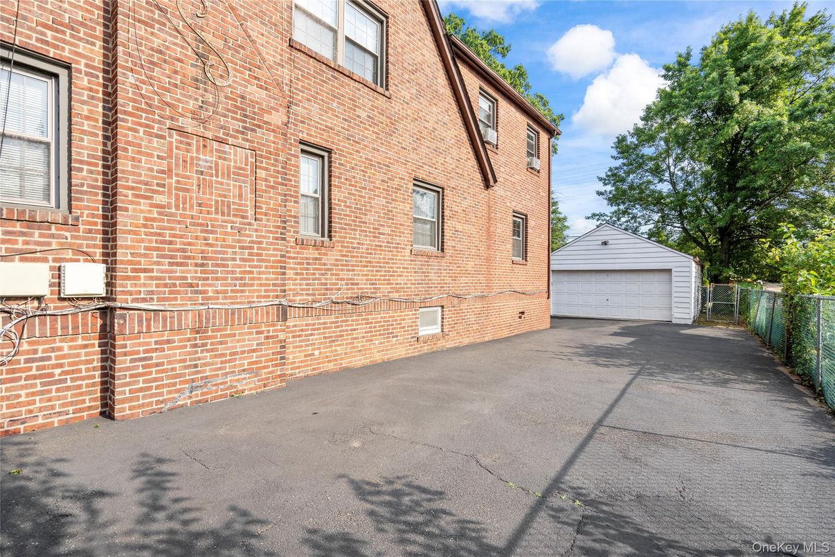 Detached Garage, Exterior