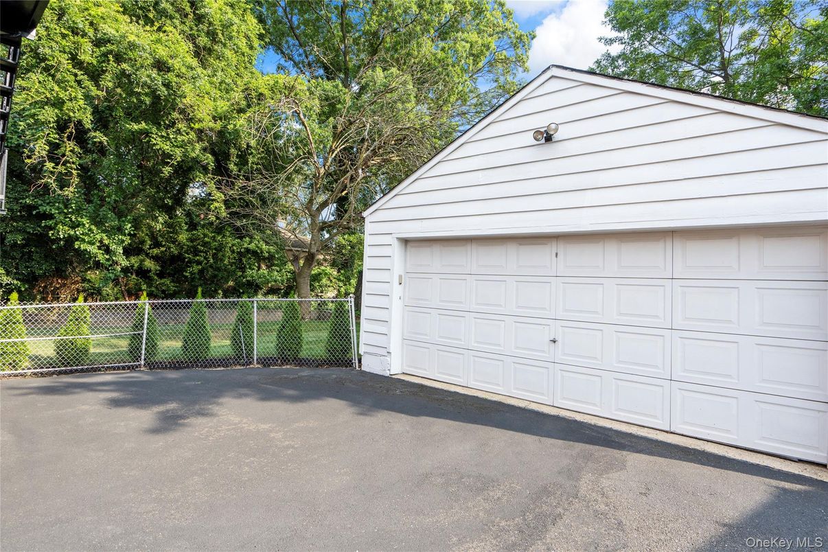 Detached Garage, Exterior