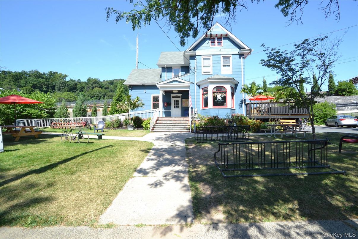 Backyard, Exterior, Facade, Queen Anne Victorian