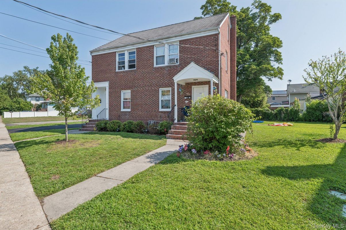 Backyard, Exterior, Facade, Brick Facade, Georgian