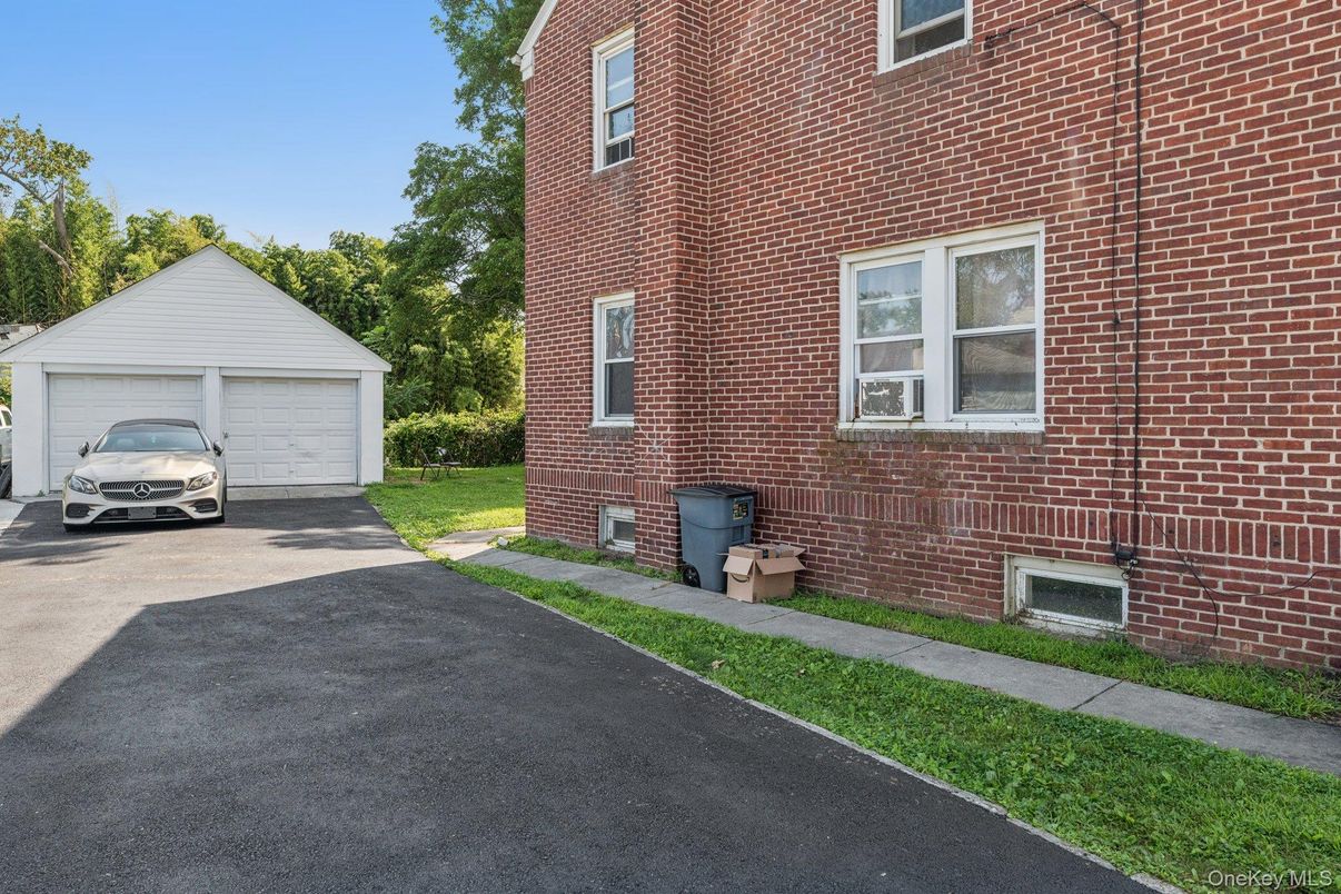Detached Garage, Exterior