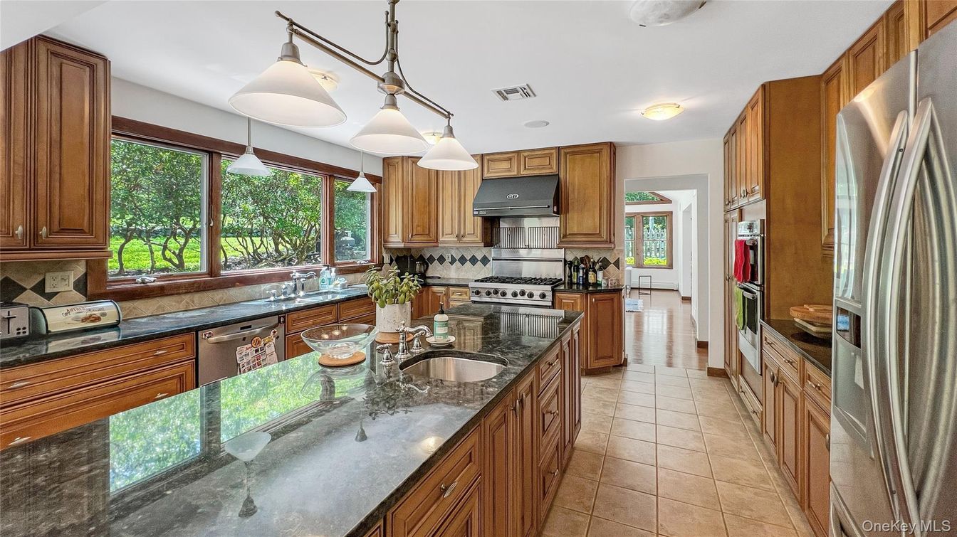 Interior, Kitchen, Pendant Lights, Stainless Steel Appliances