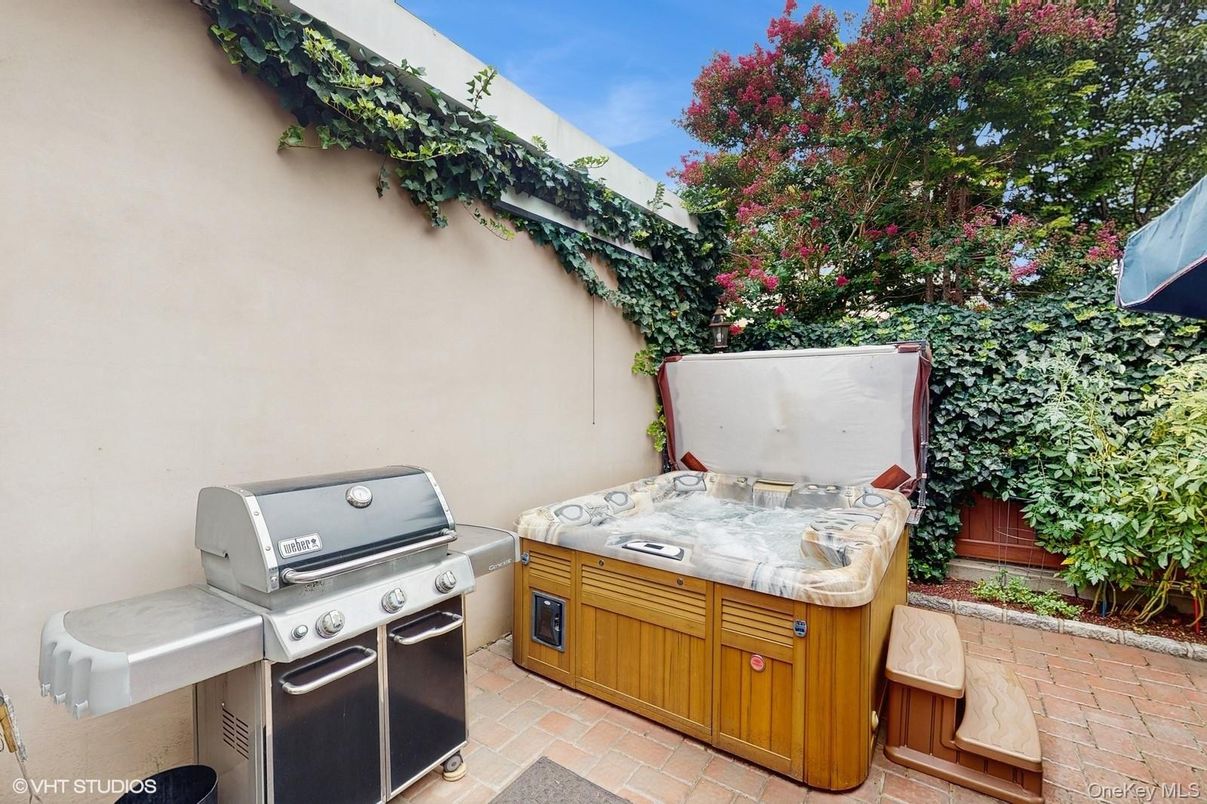 Exterior, Hot Tub