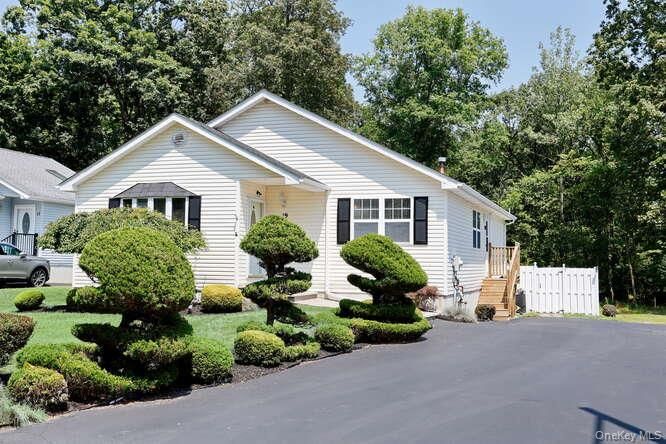 Exterior, Facade, Farmhouse