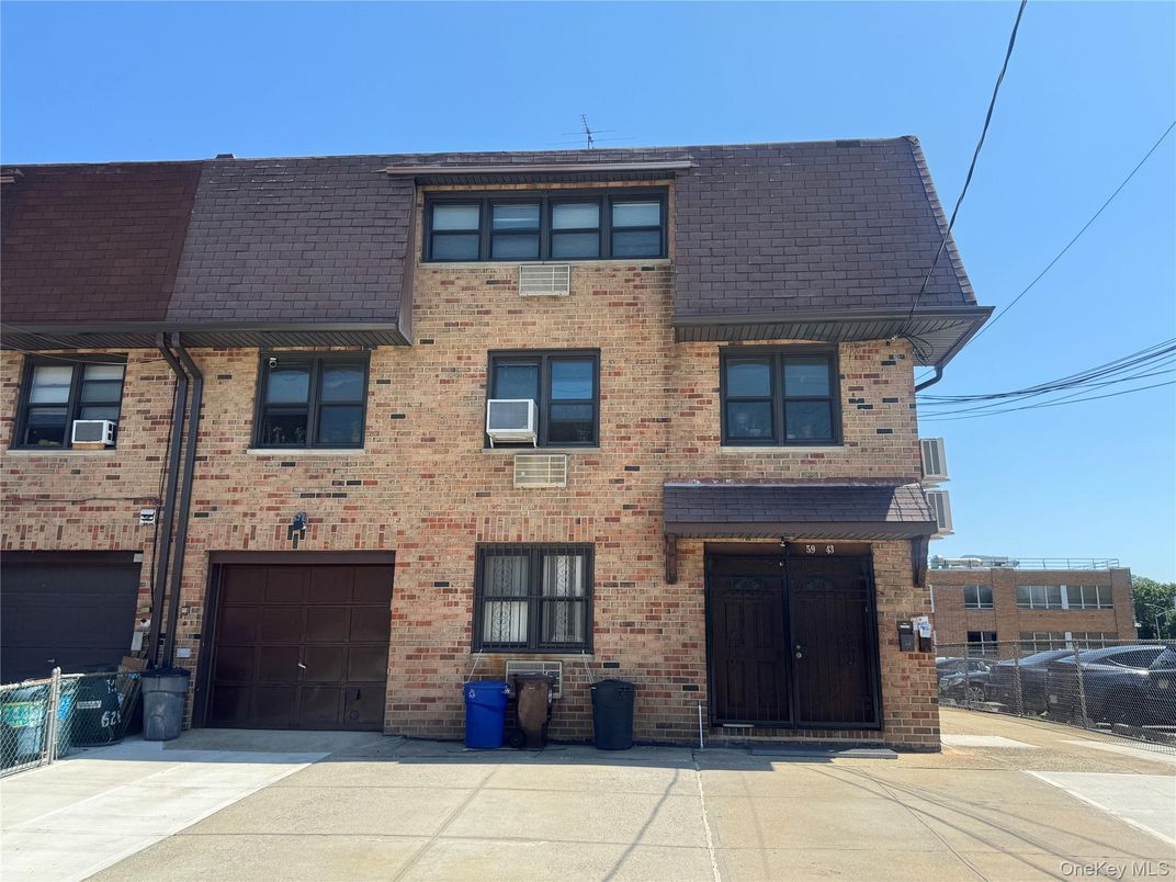 Attached, Exterior, Facade, Brick Facade, Rowhouse