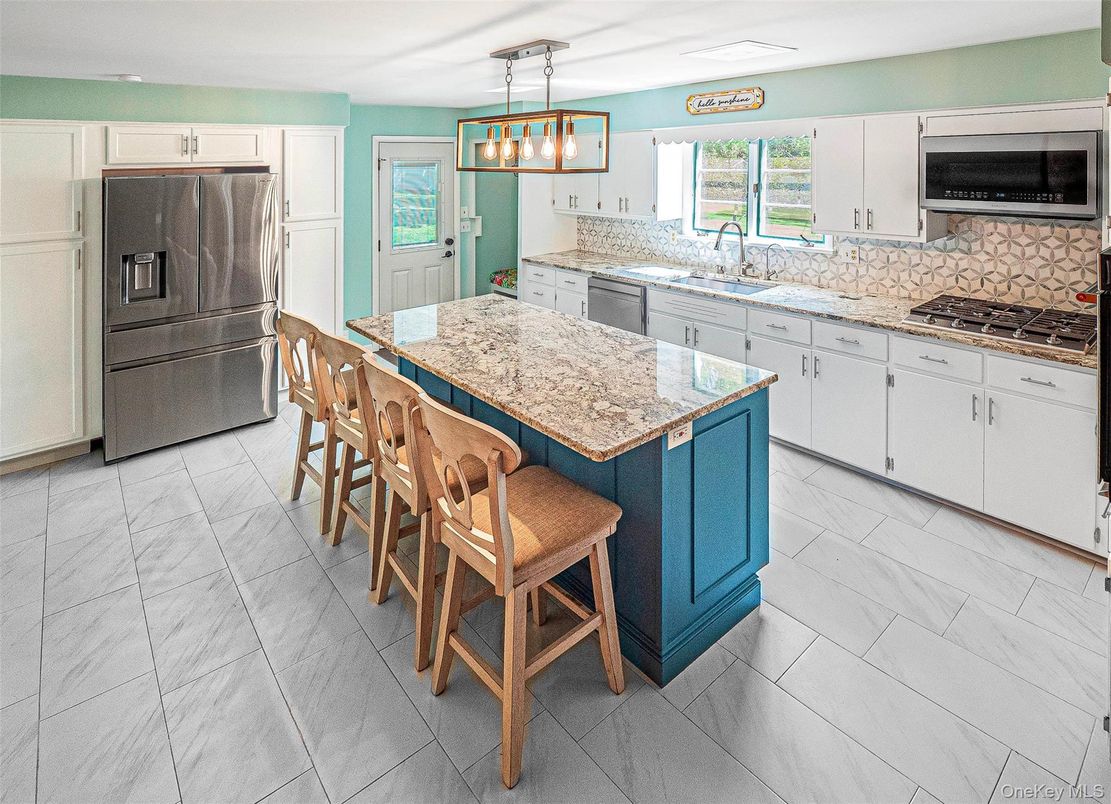 Interior, Kitchen, Pendant Lights, Stainless Steel Appliances