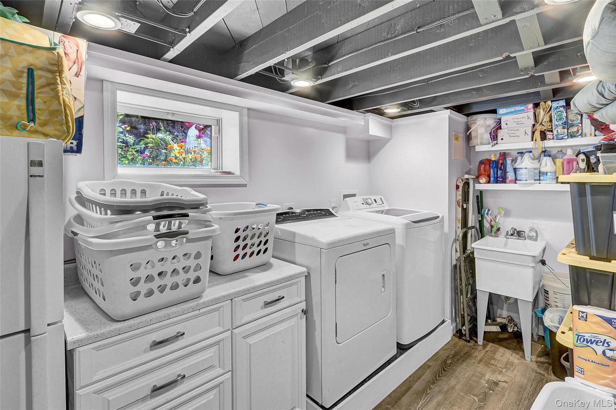 Interior, Washer, Wood Texture Flooring