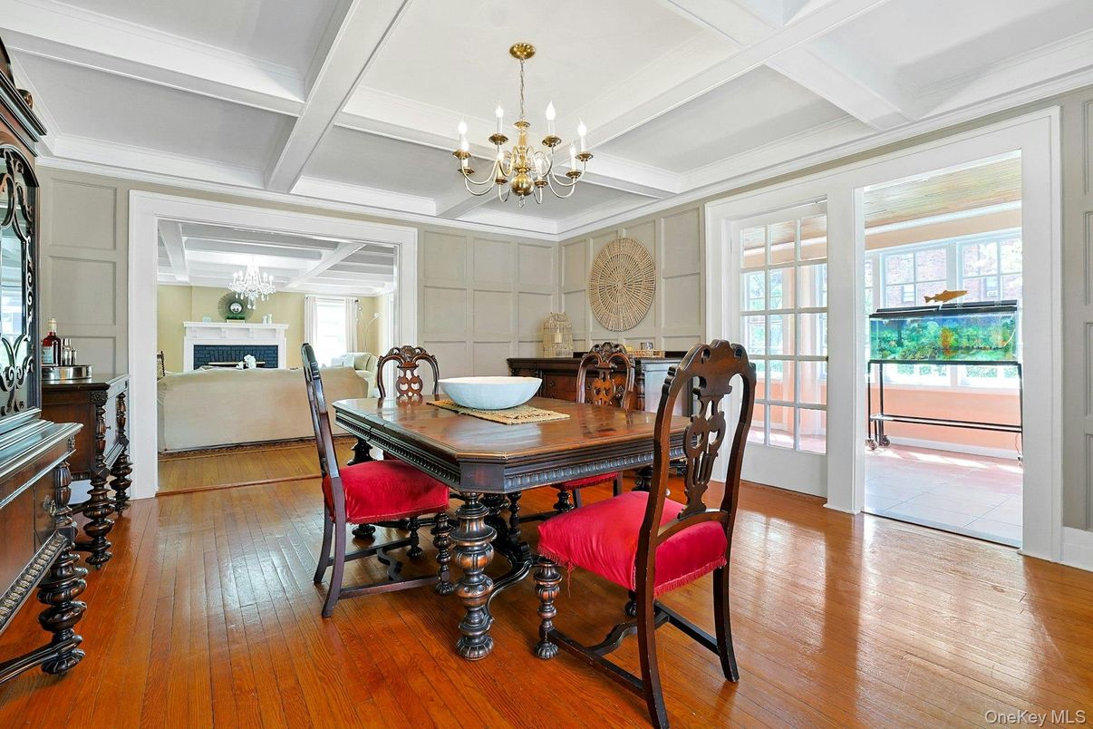 Chandelier, Dining room, Fireplace, Interior, Wood Texture Flooring
