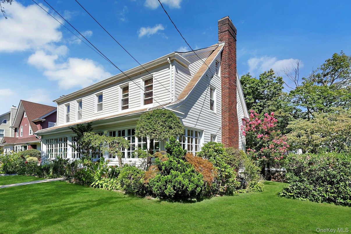 Backyard, Exterior, Facade, Queen Anne Victorian