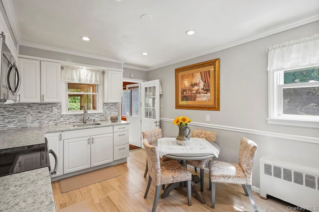 Dining room, Interior, Kitchen, Recessed Lighting, Wood Texture Flooring