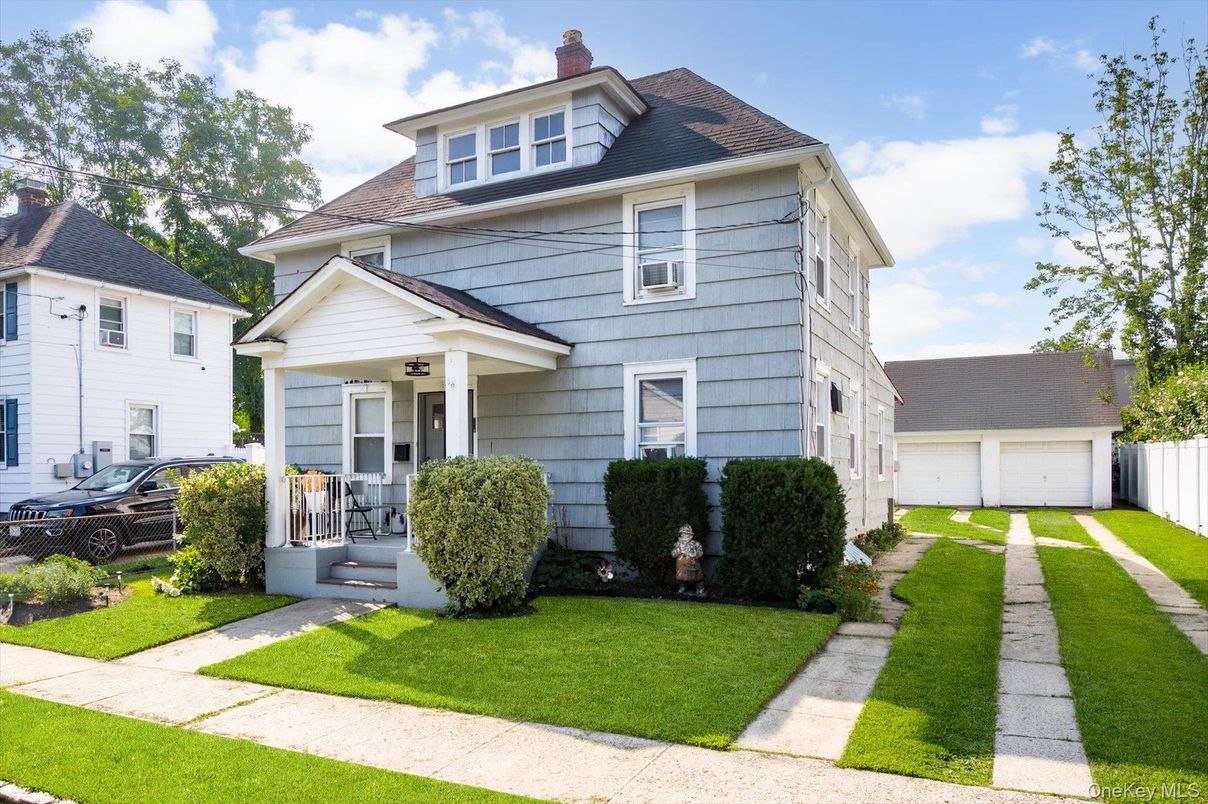 Detached Garage, Exterior, Facade, American Foursquare