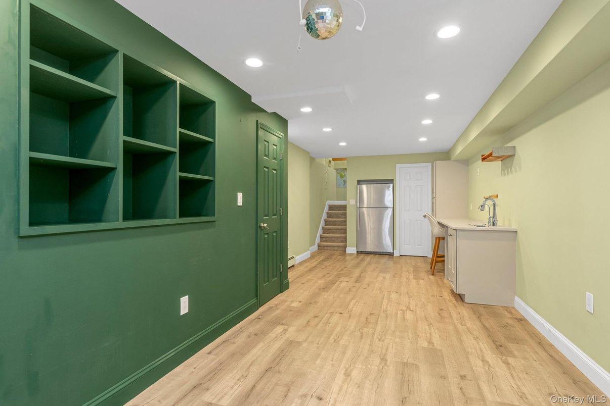 Interior, Recessed Lighting, Wood Texture Flooring
