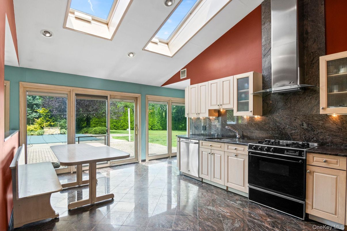 Dining room, Glass Ceilings, Interior, Kitchen, Recessed Lighting, Stainless Steel Appliances, Sun Room