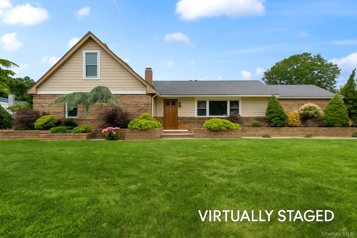 Exterior, Facade, Brick Facade, Ranch