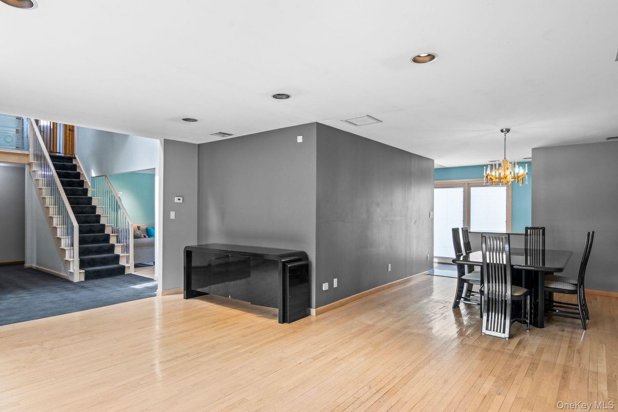 Chandelier, Dining room, Interior, Recessed Lighting, Wood Texture Flooring