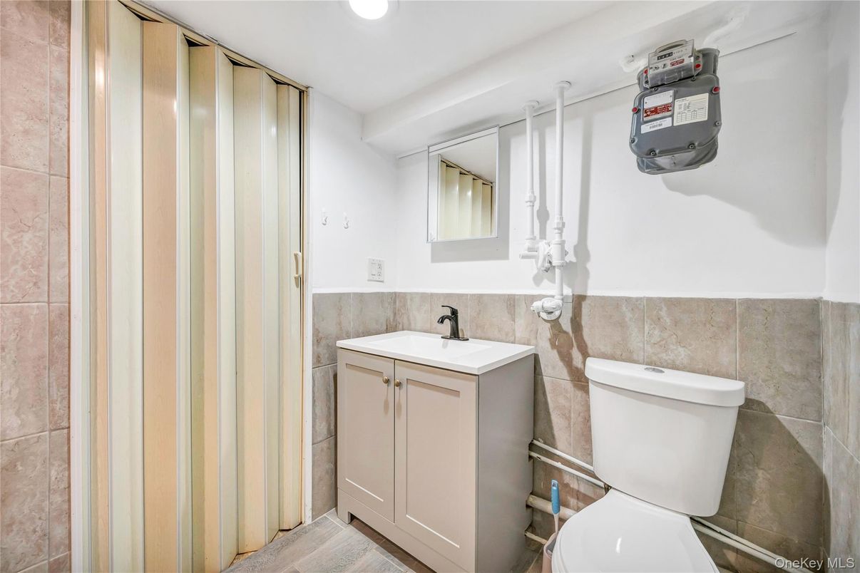 Bathroom, Interior, Recessed Lighting, Wood Texture Flooring