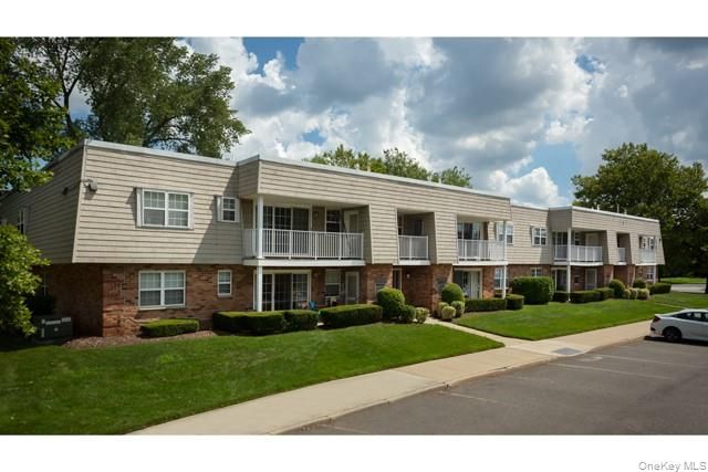 Exterior, Facade, Brick Facade, Rowhouse