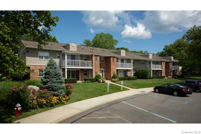 Exterior, Facade, Brick Facade, Rowhouse