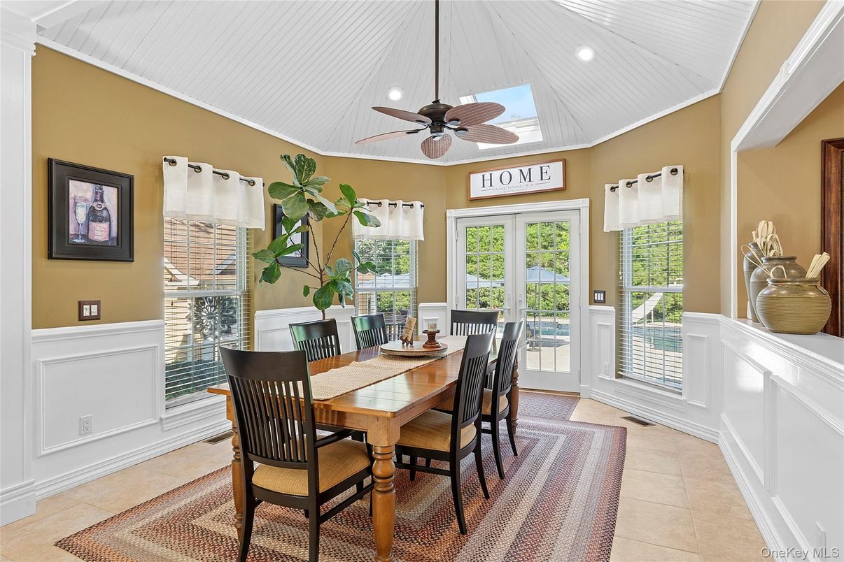 Dining room, Interior, Recessed Lighting