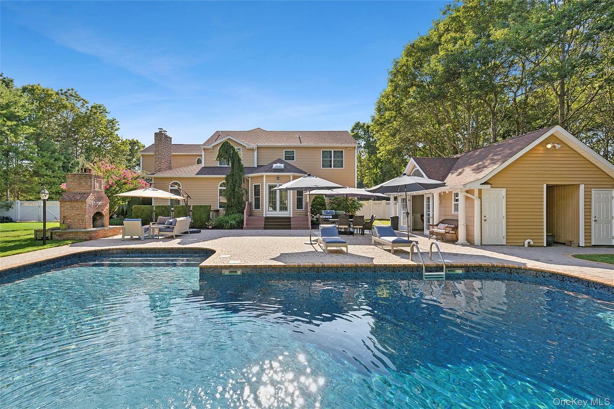 Exterior, Pool
