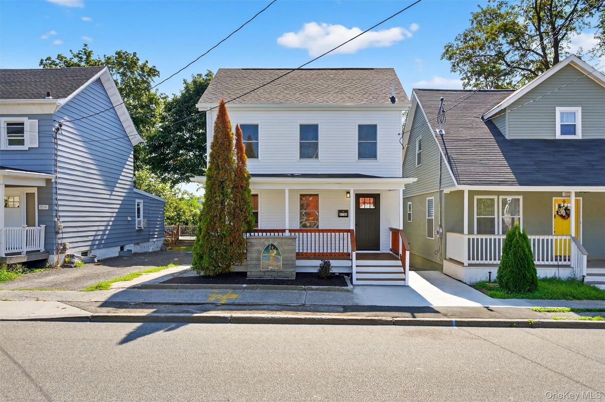 Exterior, Facade, American Foursquare