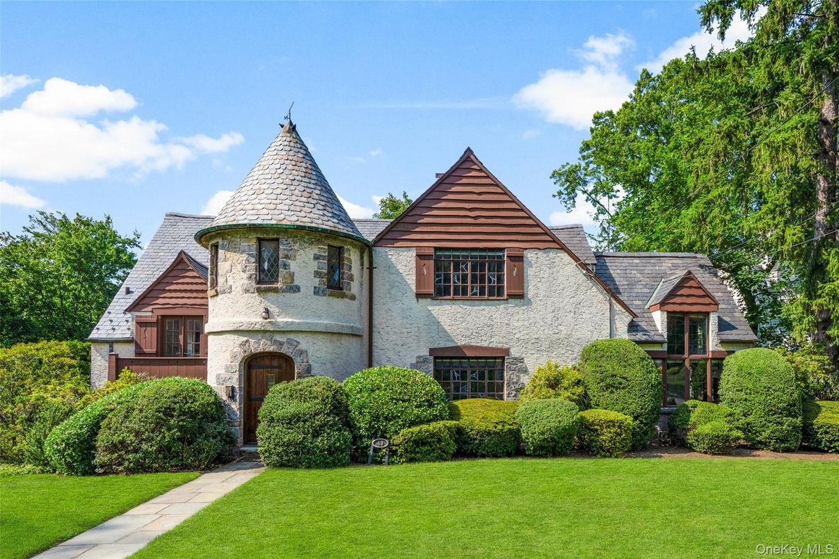 Backyard, Exterior, Facade, Queen Anne Victorian