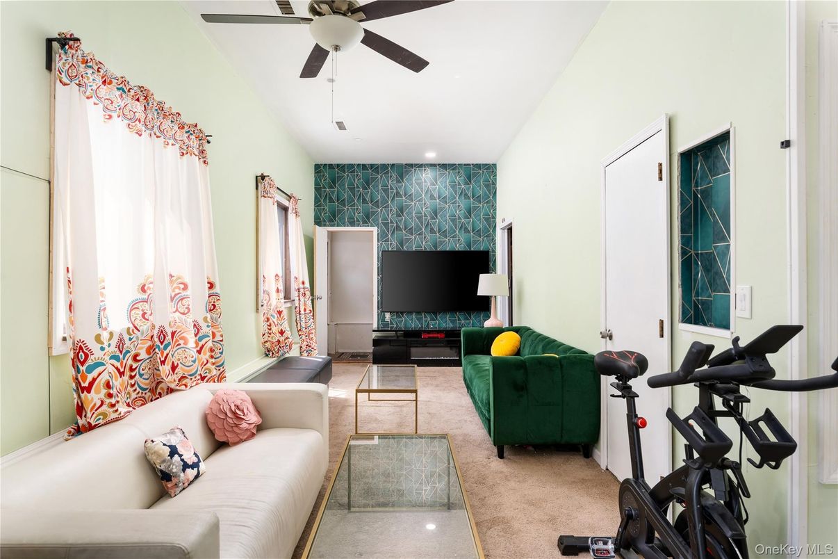 Fitness Equipment, Interior, Living room, Recessed Lighting