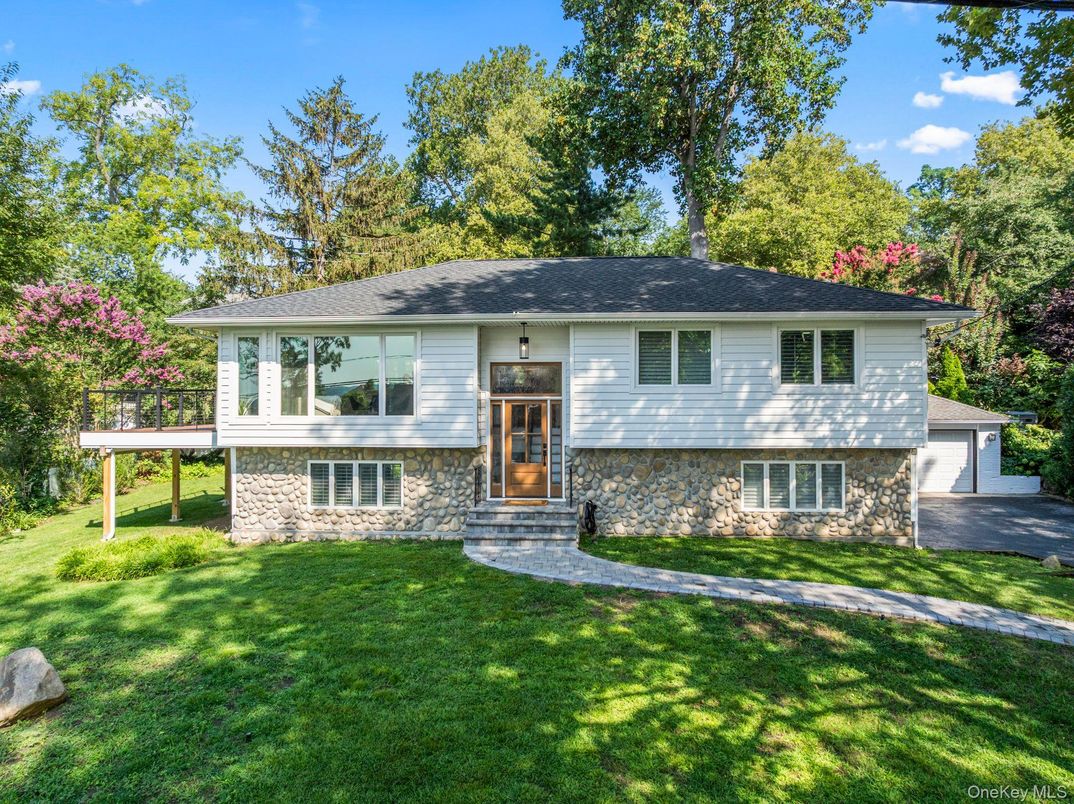 Exterior, Facade, Raised Ranch