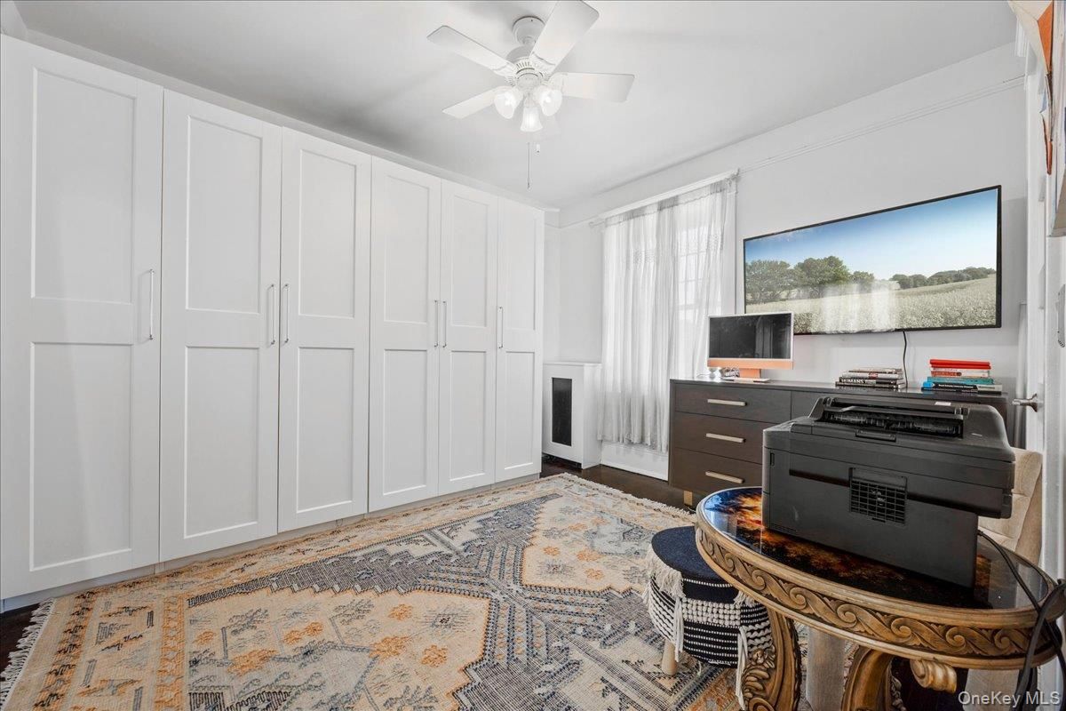 Home Office, Interior
