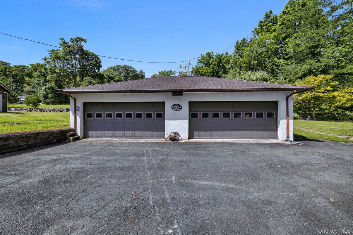 Detached Garage, Exterior
