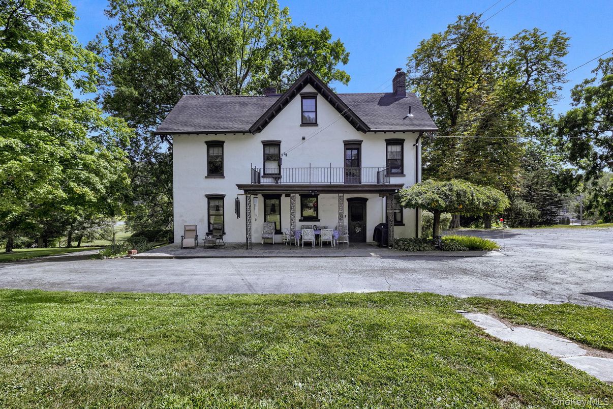 Backyard, Exterior, Facade, Farmhouse