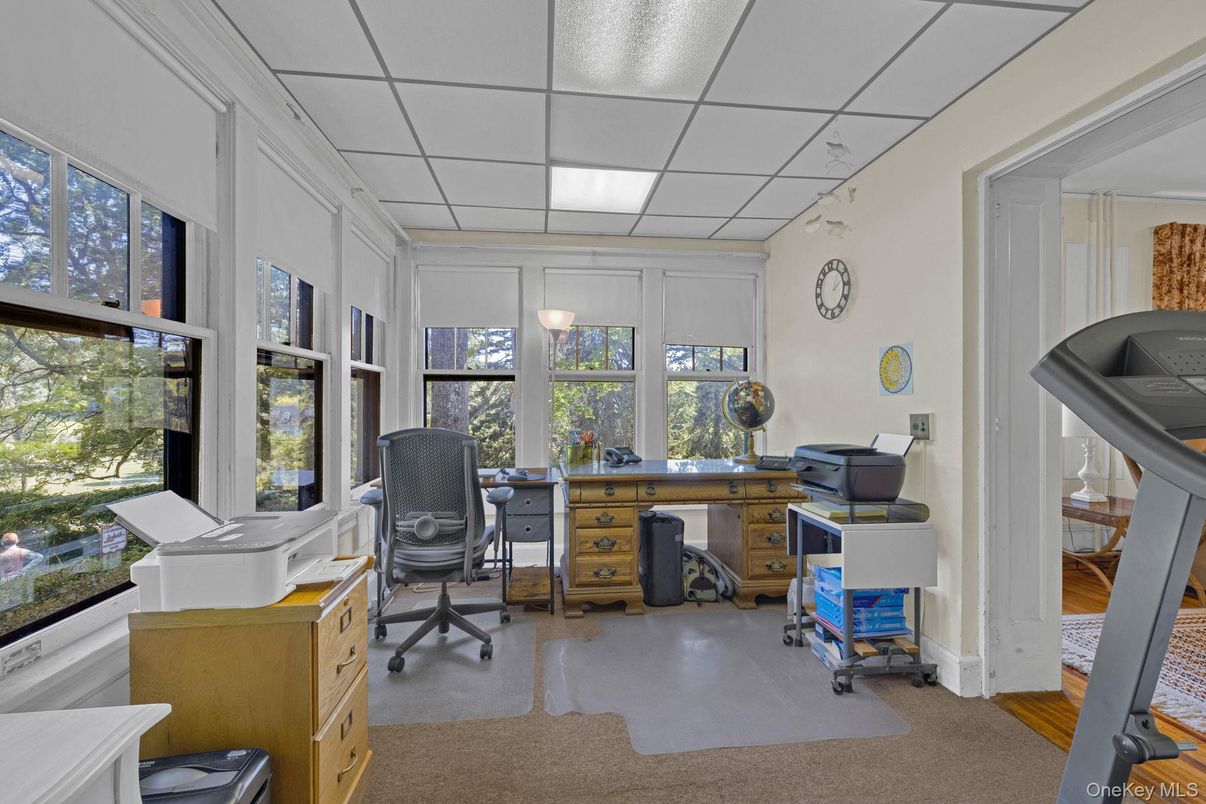 Home Office, Interior