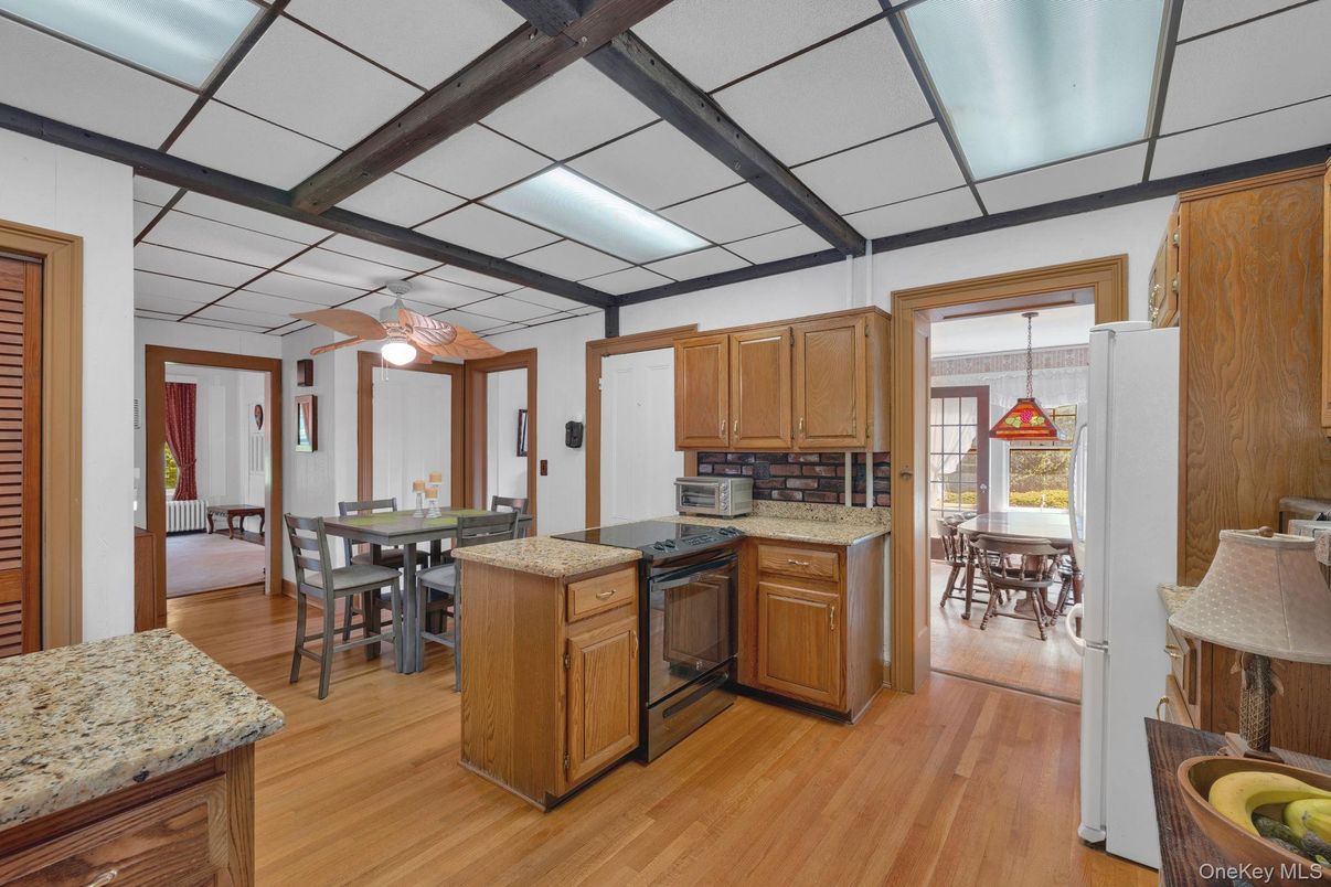 Dining room, Interior, Kitchen, Pendant Lights, Wooden Beams, Wood Texture Flooring