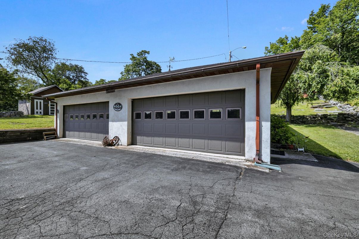 Detached Garage, Exterior