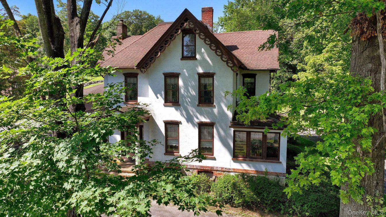 Exterior, Facade, Tudor Revival