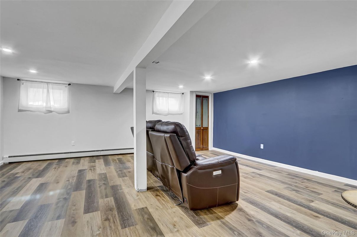 Interior, Recessed Lighting, Wood Texture Flooring