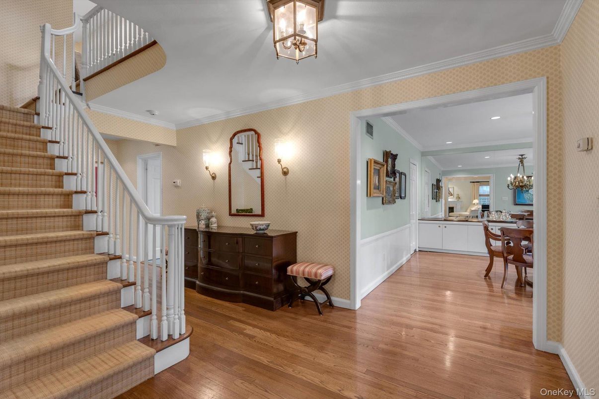 Chandelier, Dining room, Interior, Recessed Lighting, Wood Texture Flooring